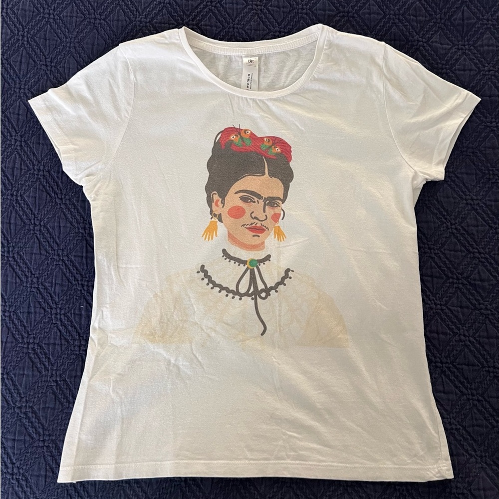🌺 Fridha Kahlo Graphic T-shirt Size S